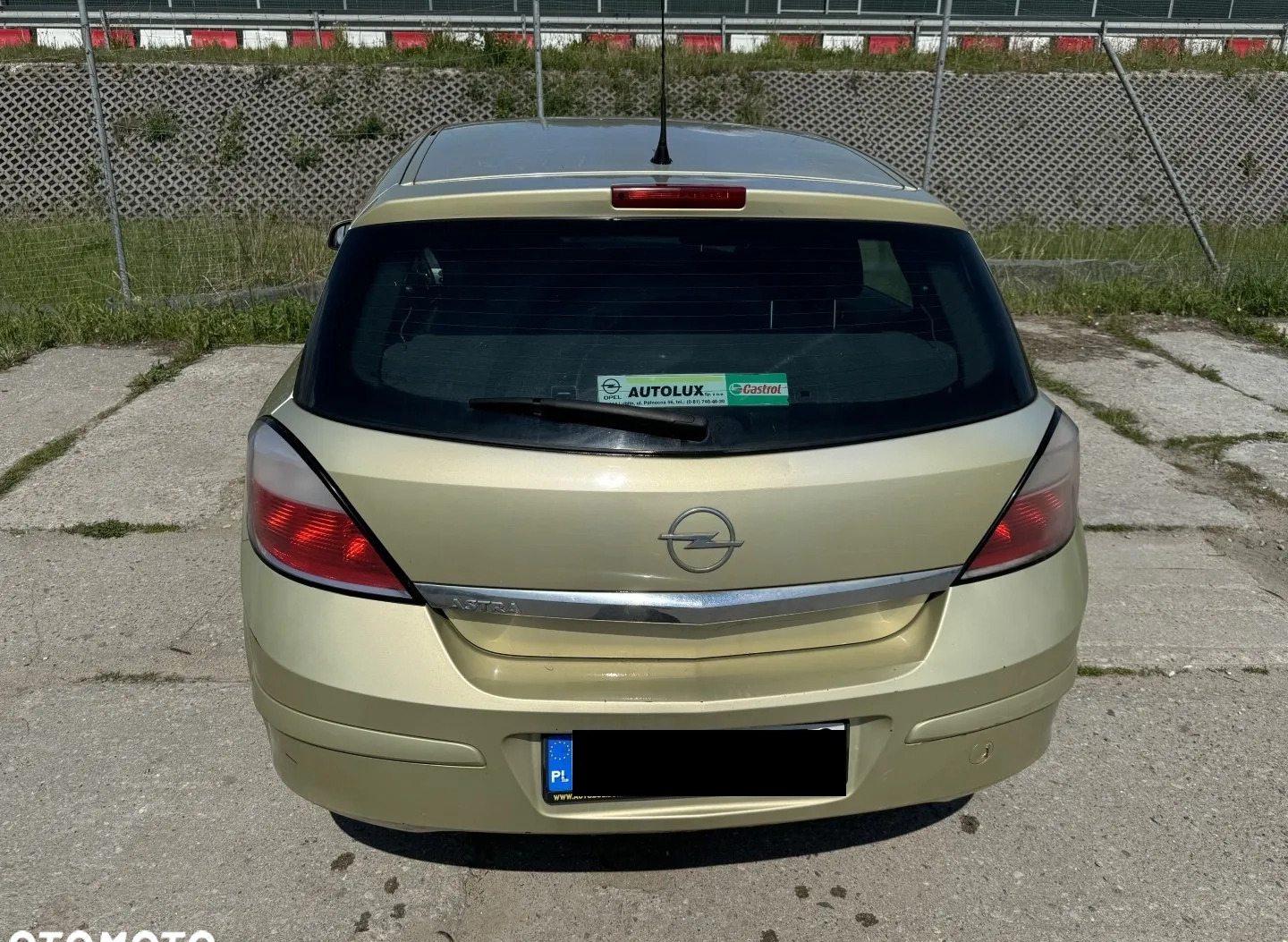 Opel Astra cena 6000 przebieg: 208800, rok produkcji 2004 z Marki małe 211